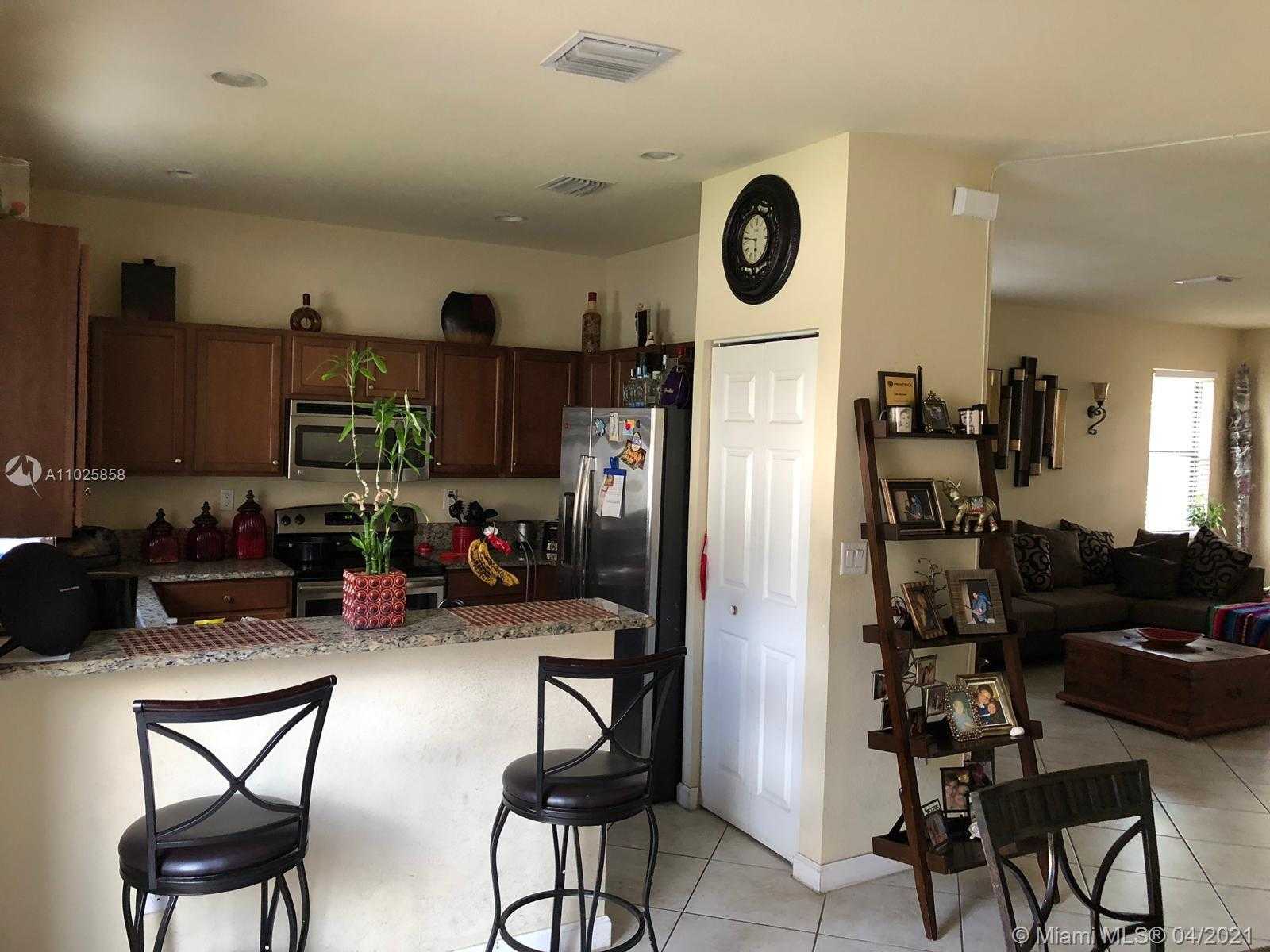Small Image of 3303 WEST 90TH TER #3303, Hialeah Number 5