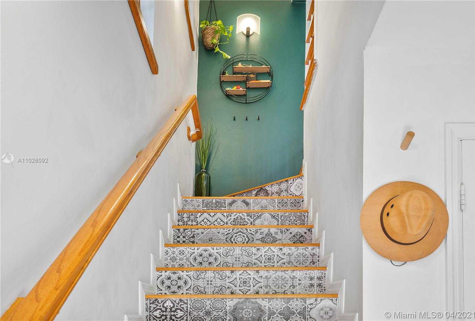 Small Image of 3005 VIRGINIA ST #14, Miami Number 14