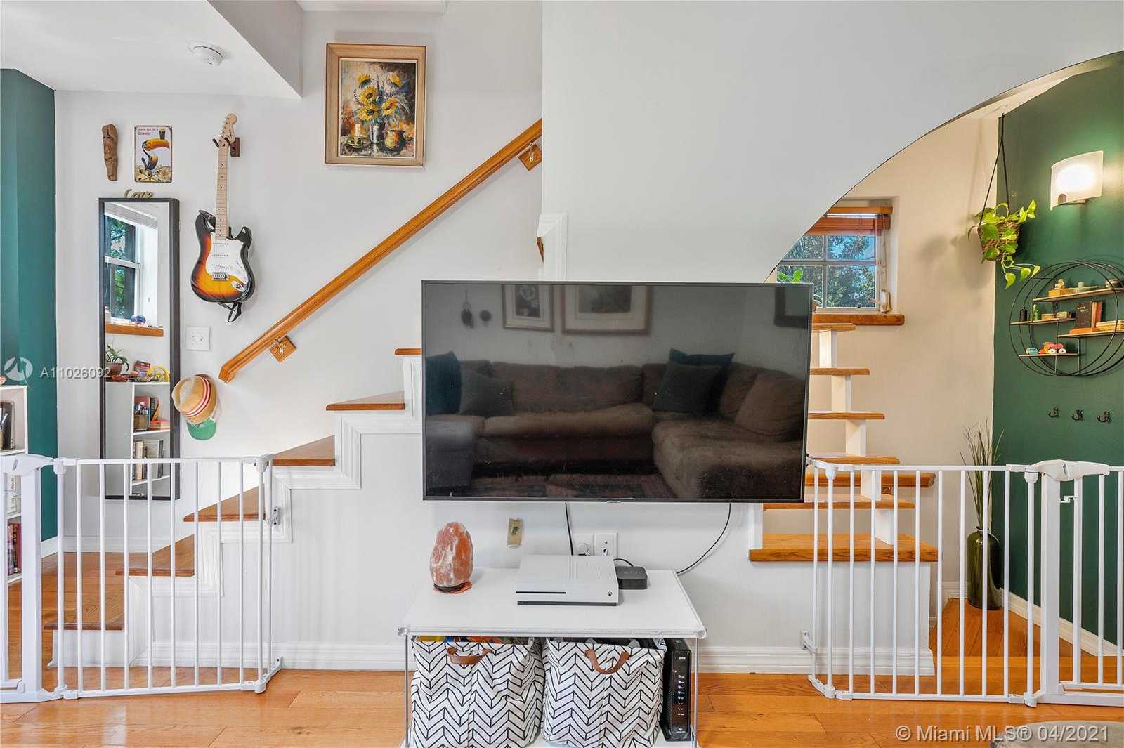 Small Image of 3005 VIRGINIA ST #14, Miami Number 18