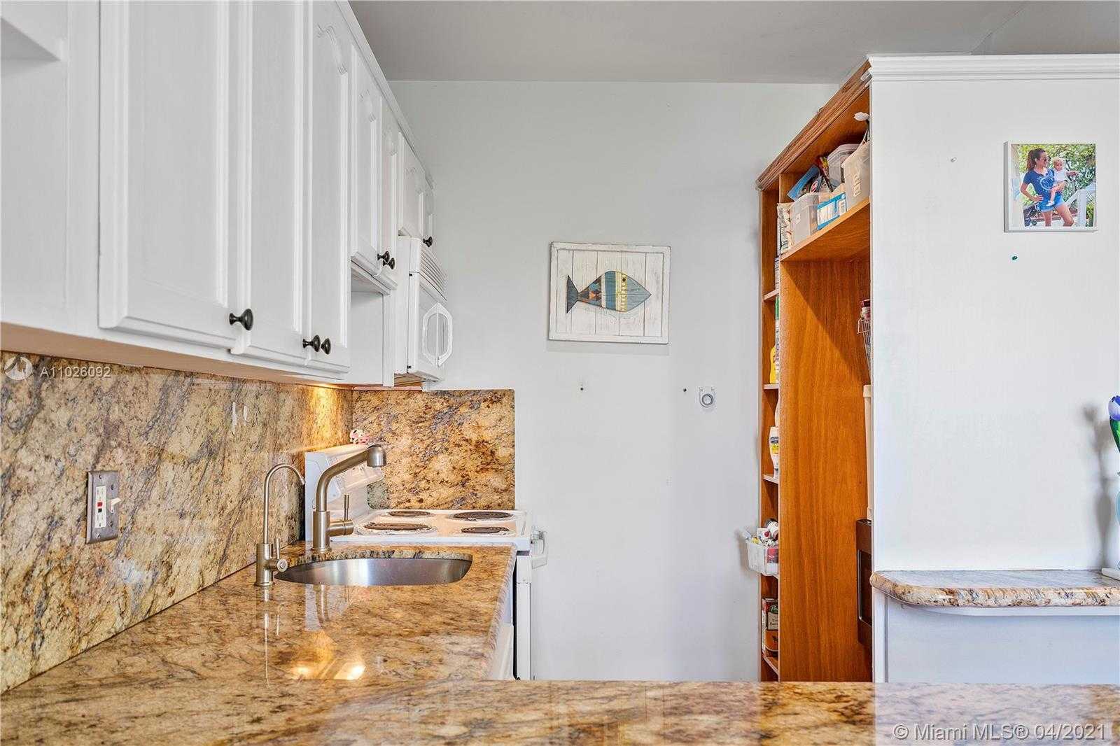 Small Image of 3005 VIRGINIA ST #14, Miami Number 25