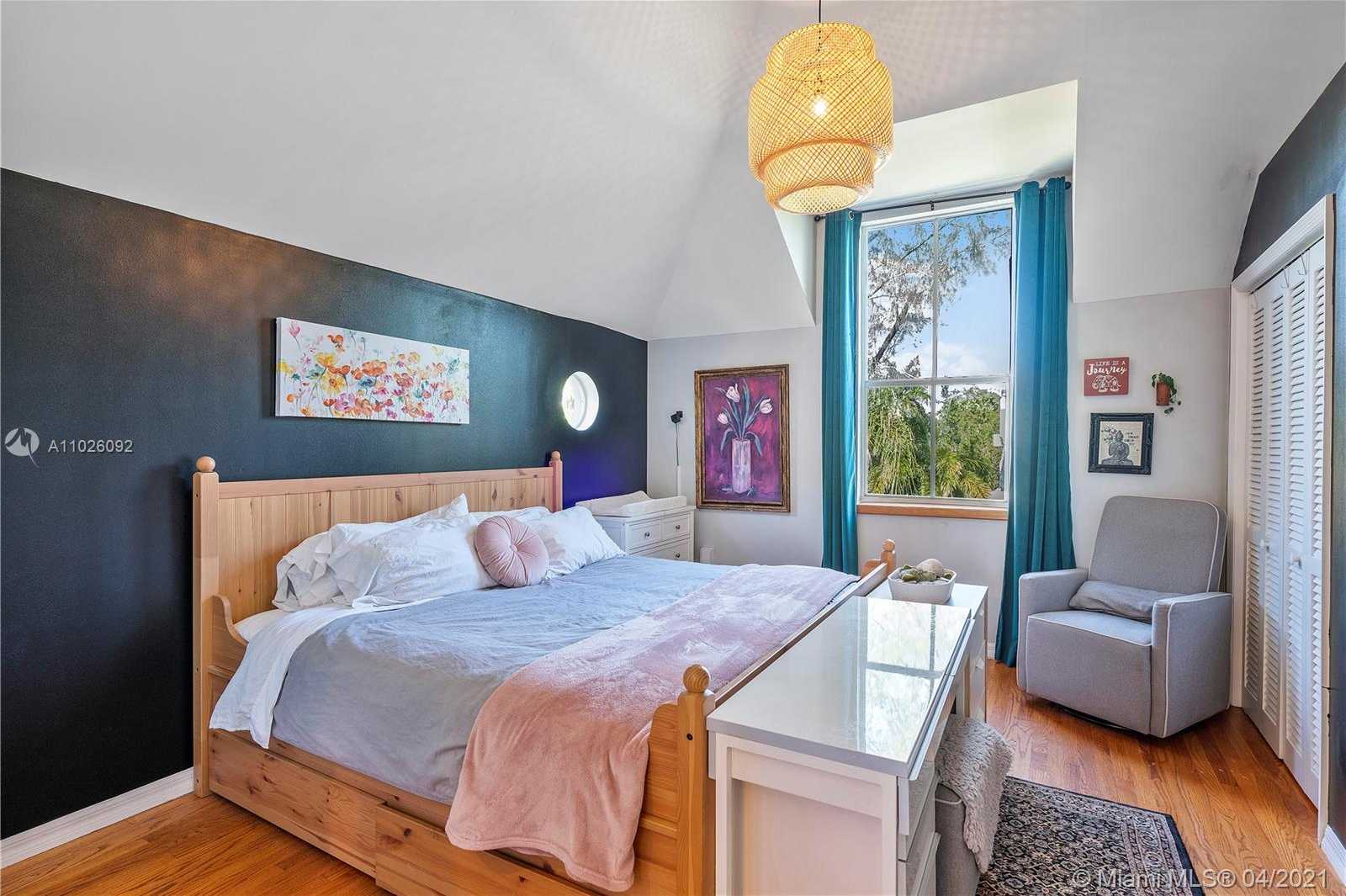 Small Image of 3005 VIRGINIA ST #14, Miami Number 29