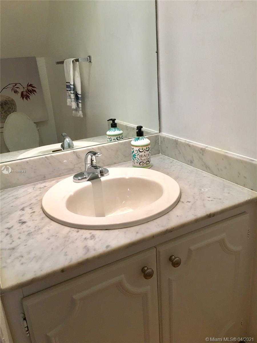 Small Image of 425 GRAPETREE DR #209, Key Biscayne Number 11