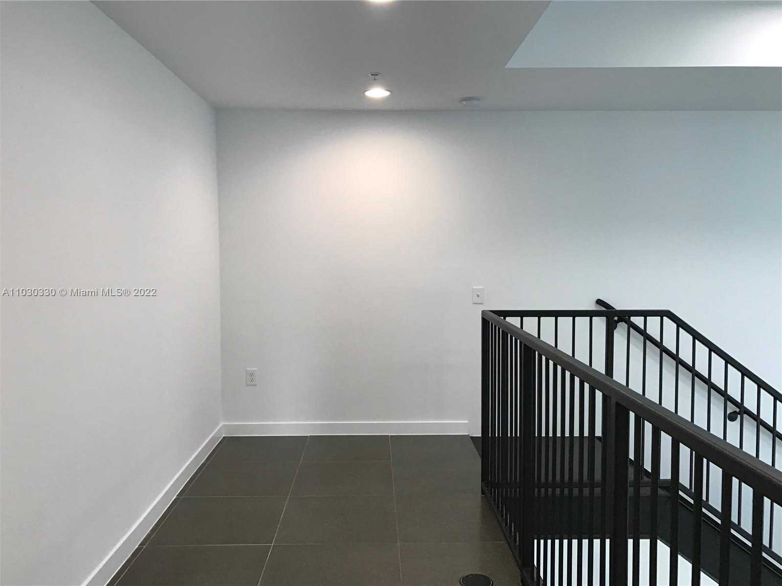 Small Image of 300 SOUTH BISCAYNE BLVD #L-1202, Miami Number 8