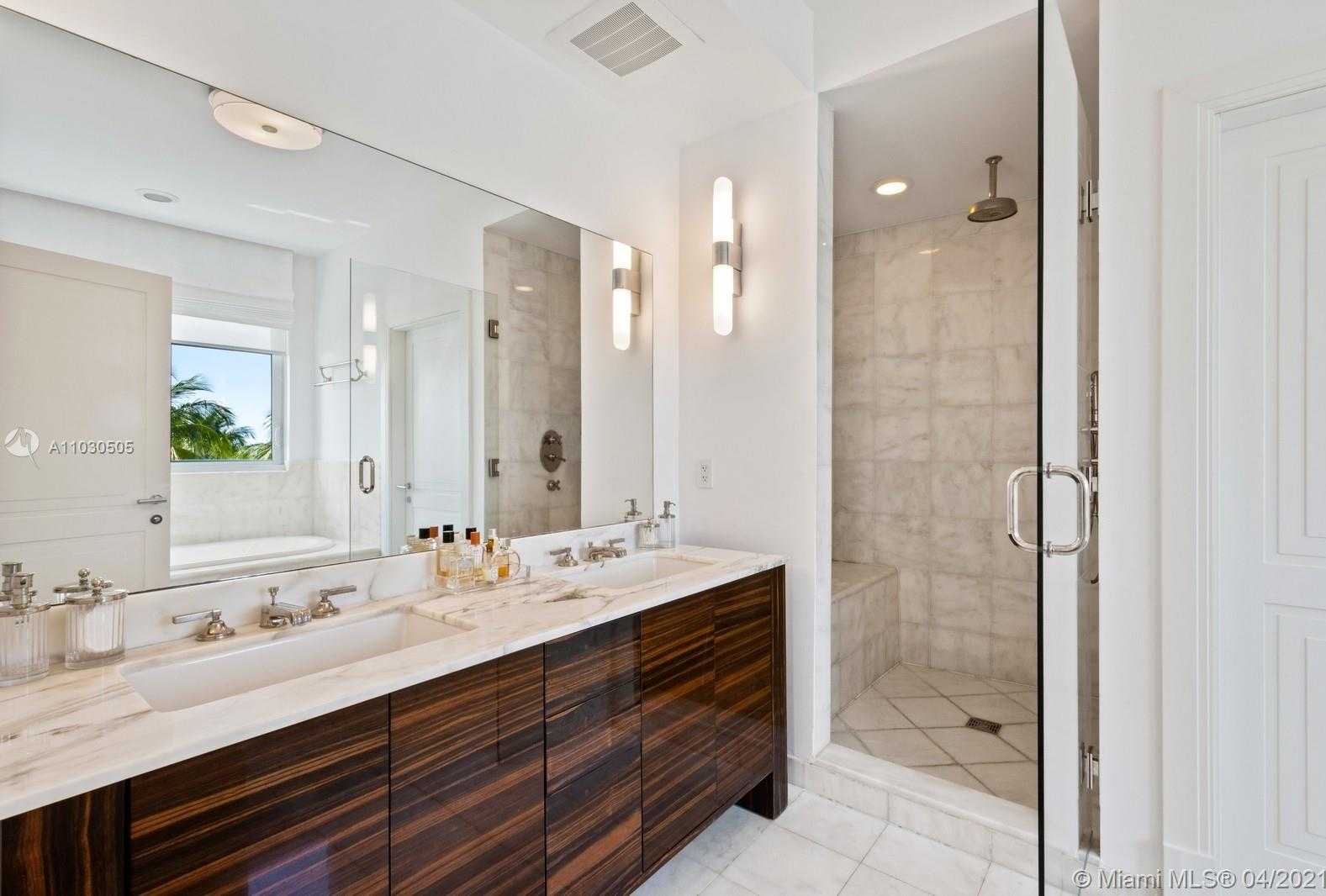 Small Image of 50 SOUTH POINTE DR #TWN1, Miami Beach Number 12