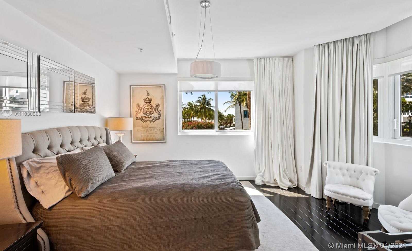 Small Image of 50 SOUTH POINTE DR #TWN1, Miami Beach Number 13