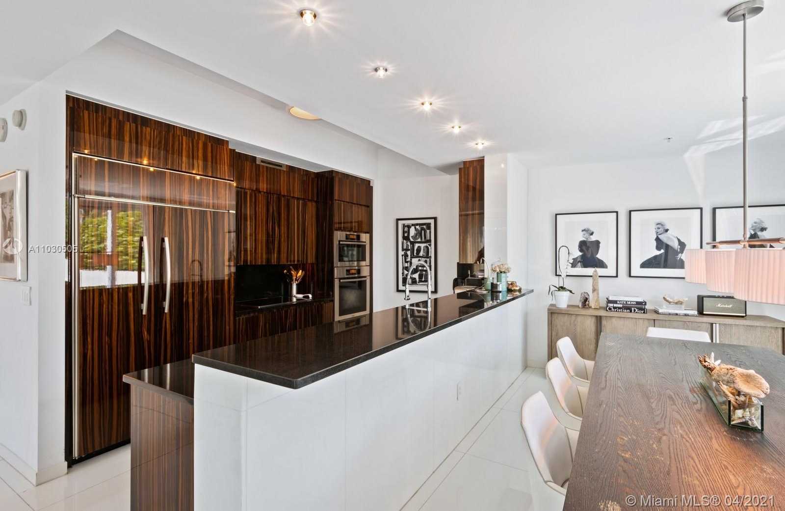 Small Image of 50 SOUTH POINTE DR #TWN1, Miami Beach Number 3