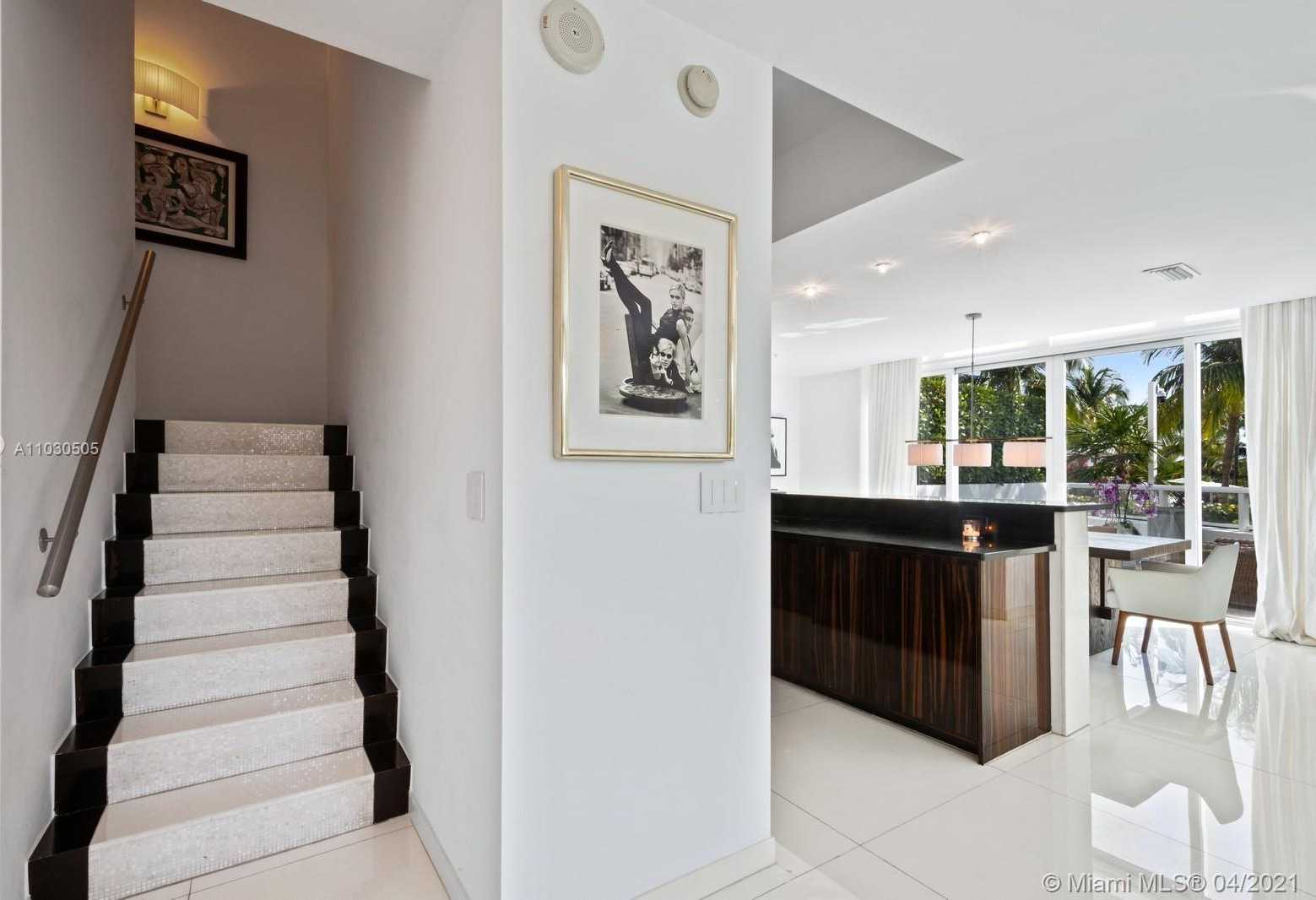 Small Image of 50 SOUTH POINTE DR #TWN1, Miami Beach Number 7
