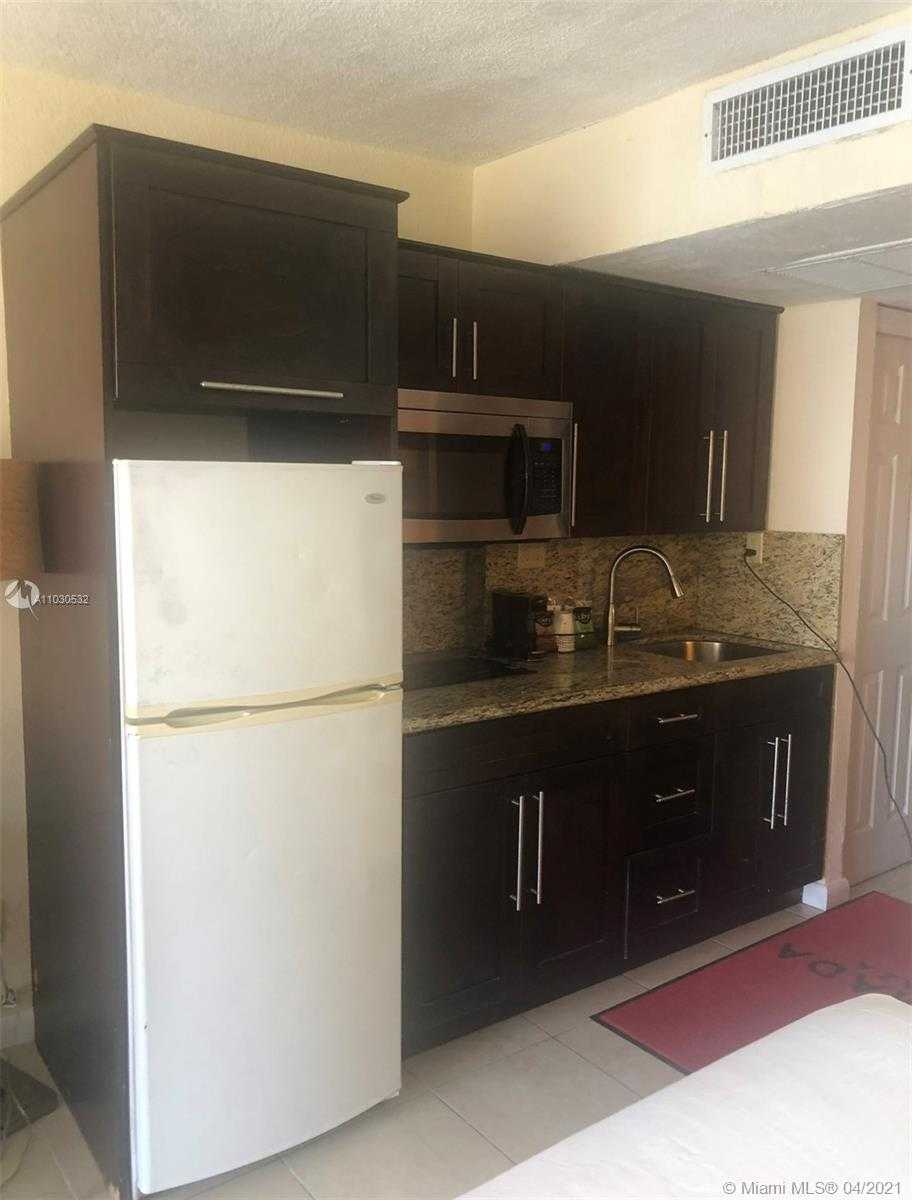 Small Image of 19201 COLLINS AVE #1047, Sunny Isles Beach Number 5