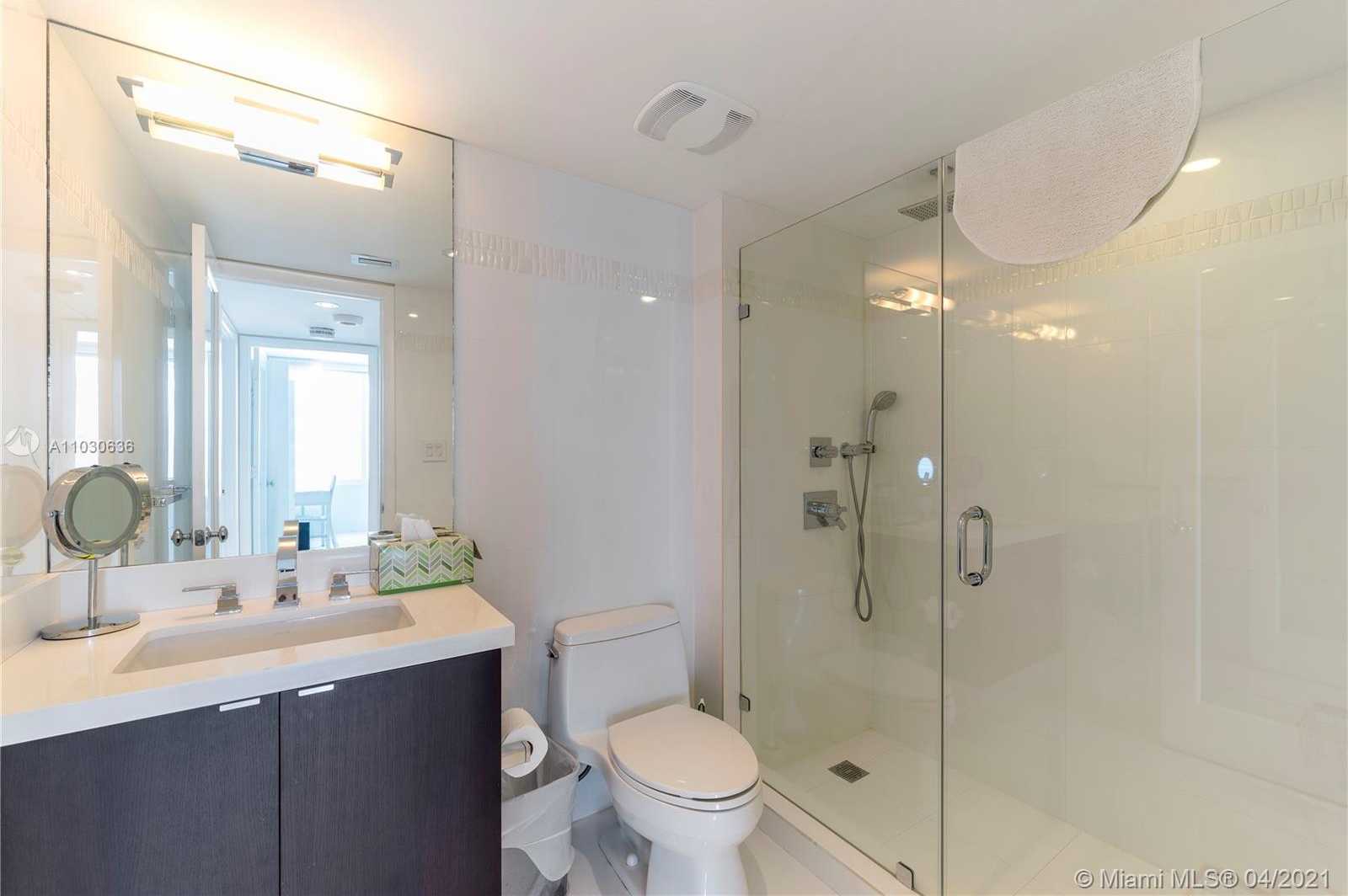 Small Image of 400 South Pointe Dr, Miami Beach, FL 33139, USA Number 12
