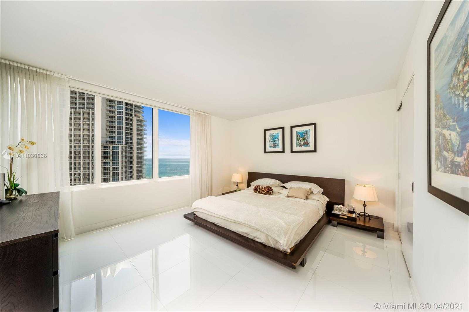Small Image of 400 South Pointe Dr, Miami Beach, FL 33139, USA Number 8