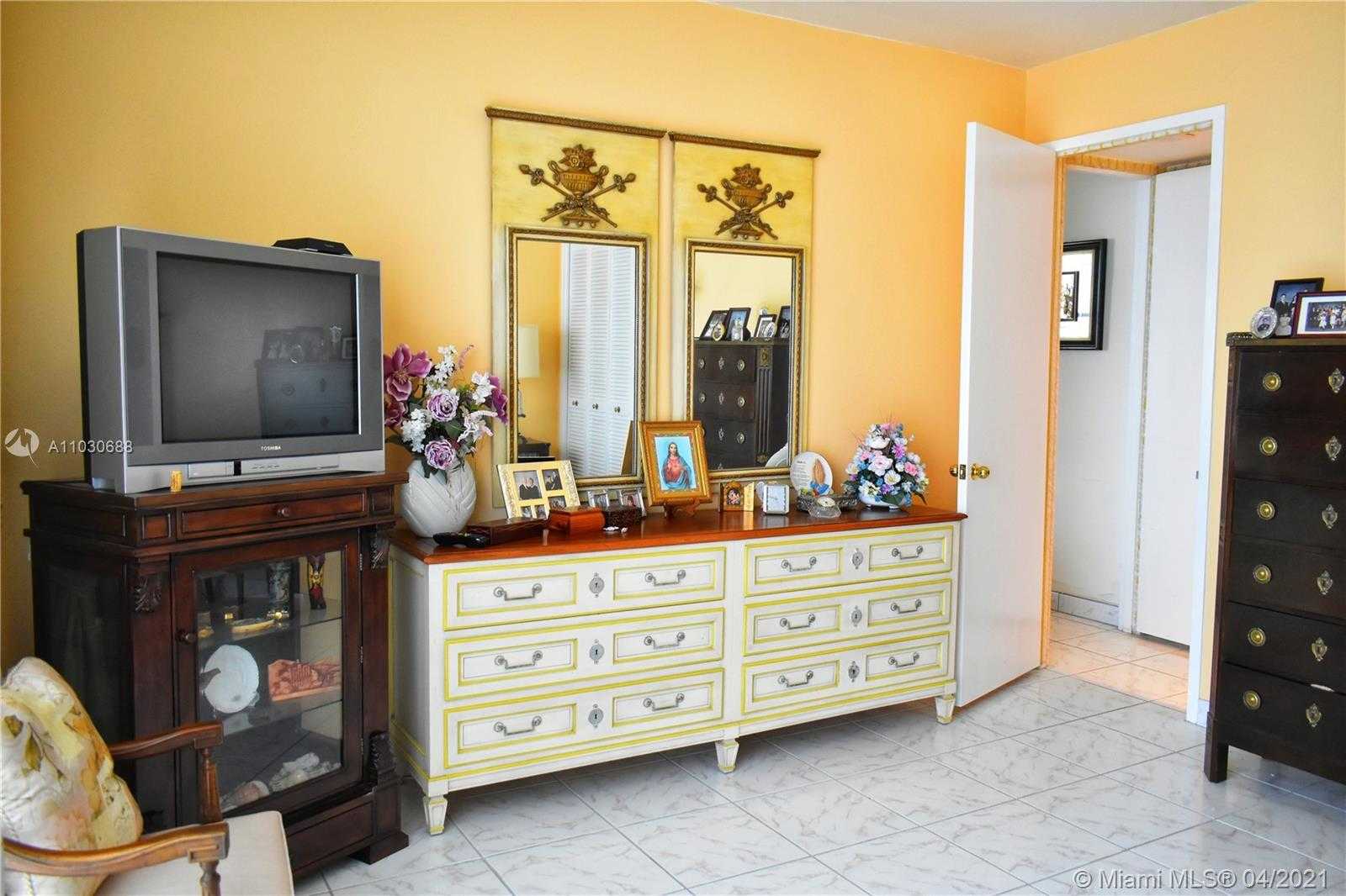 Small Image of 5055 COLLINS AVE #8L, Miami Beach Number 13