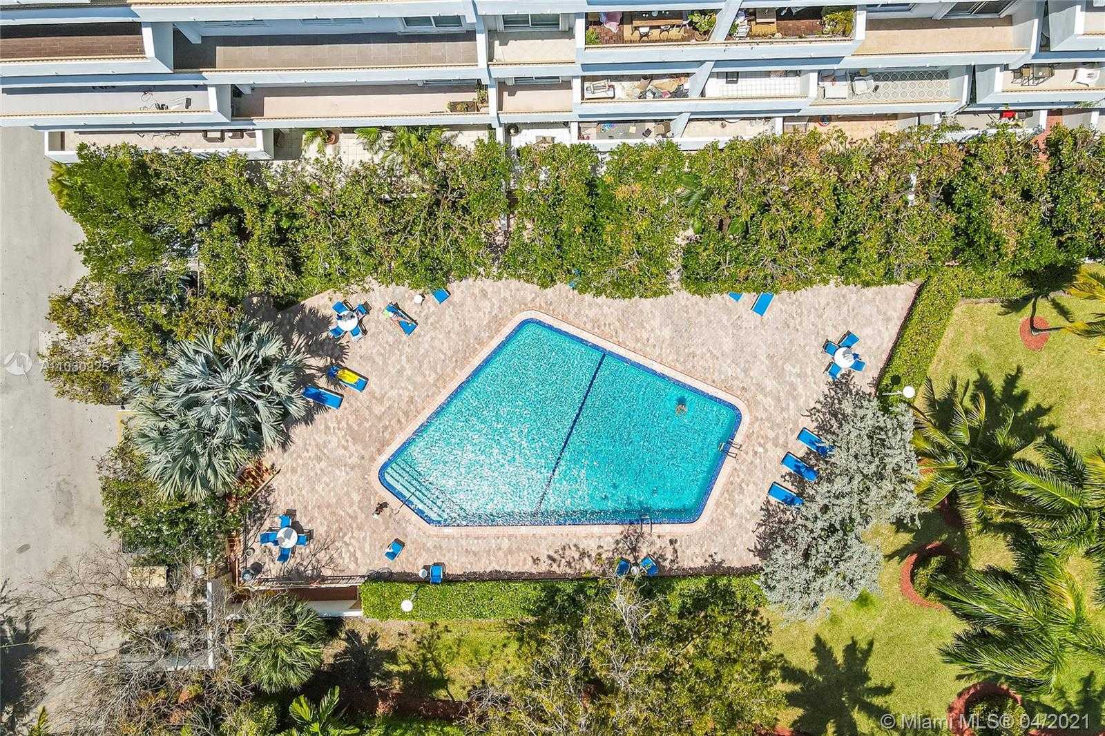Small Image of 155 OCEAN LANE DR #907, Key Biscayne Number 18