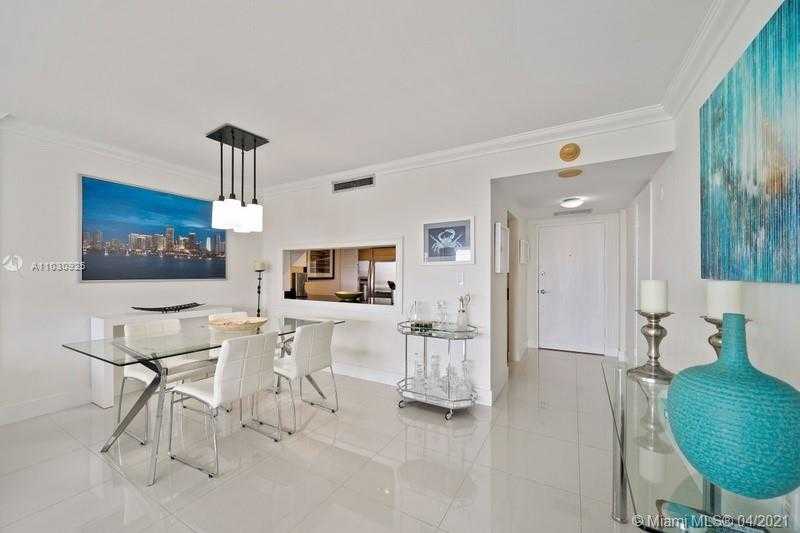 Small Image of 155 OCEAN LANE DR #907, Key Biscayne Number 4