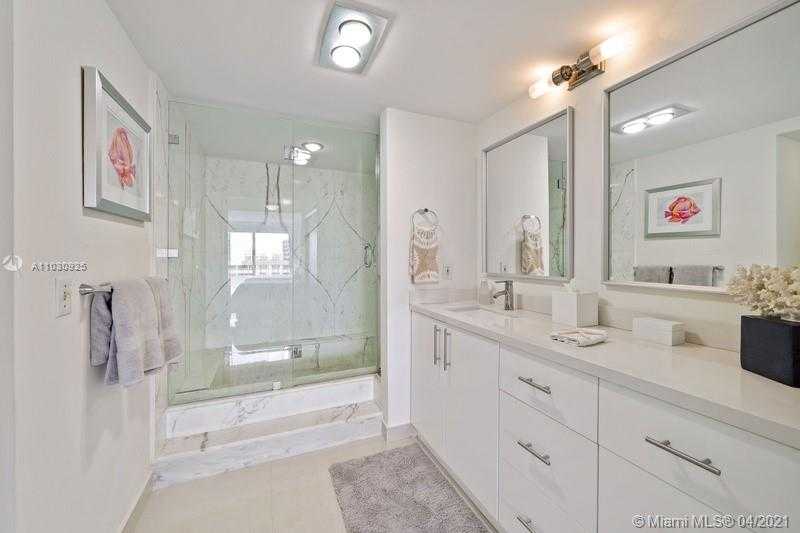 Small Image of 155 OCEAN LANE DR #907, Key Biscayne Number 9