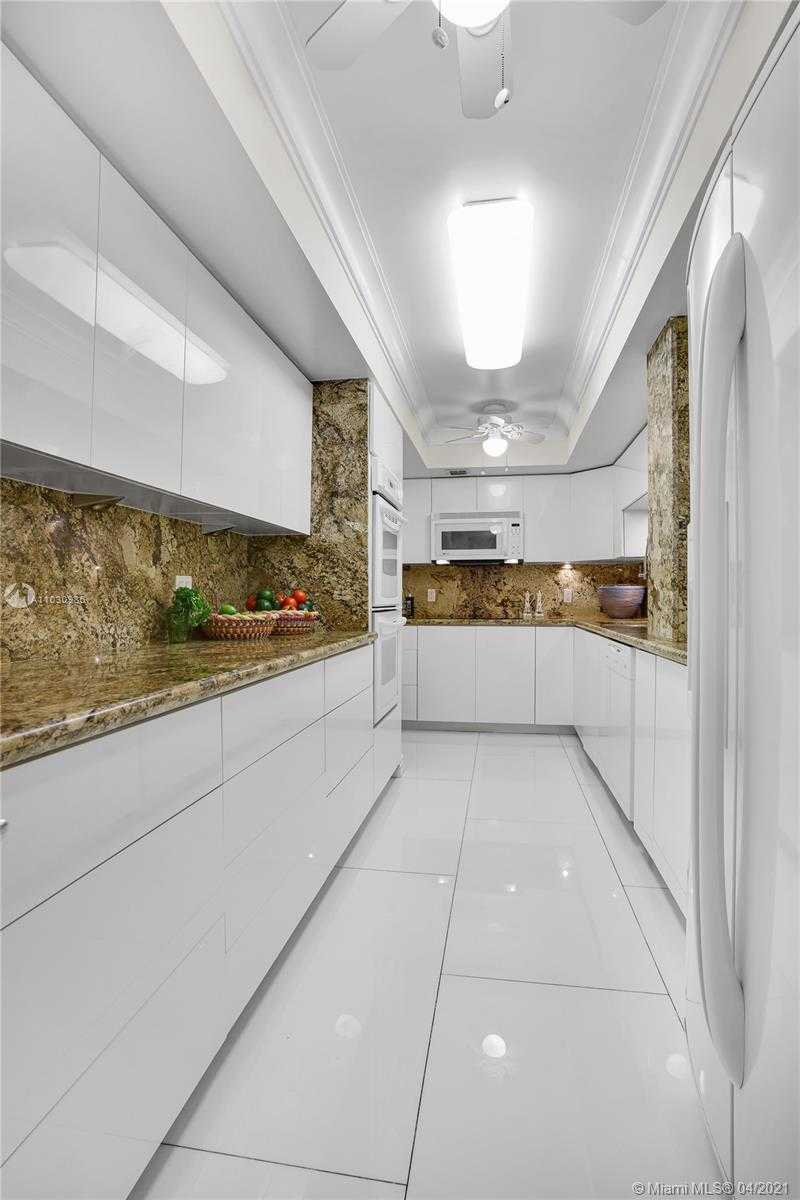 Small Image of 200 OCEAN LANE DR #PA2/4, Key Biscayne Number 11