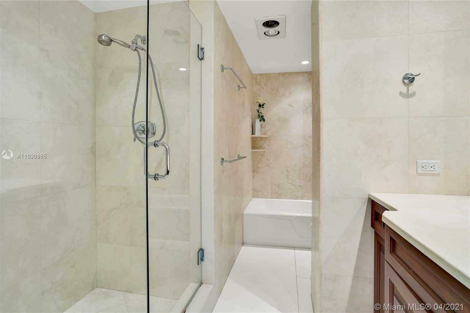 Small Image of 200 OCEAN LANE DR #PA2/4, Key Biscayne Number 23