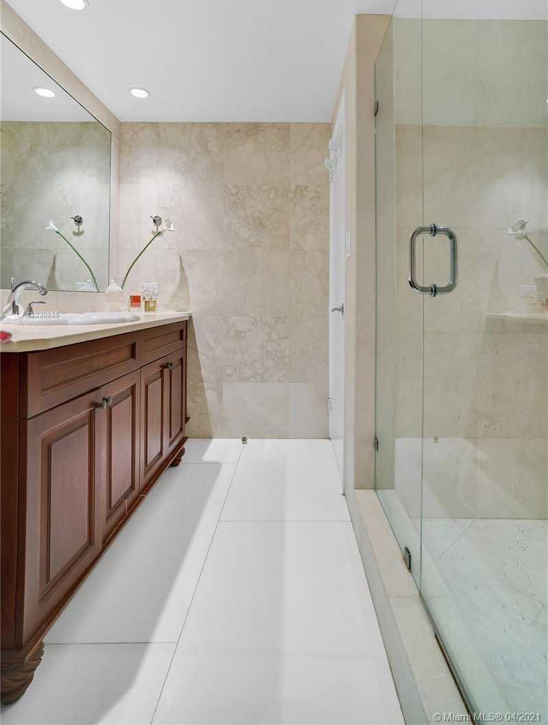 Small Image of 200 OCEAN LANE DR #PA2/4, Key Biscayne Number 25