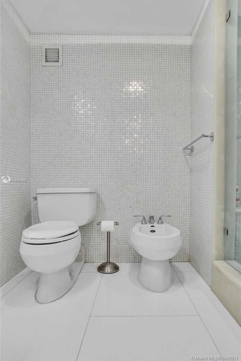 Small Image of 200 OCEAN LANE DR #PA2/4, Key Biscayne Number 30