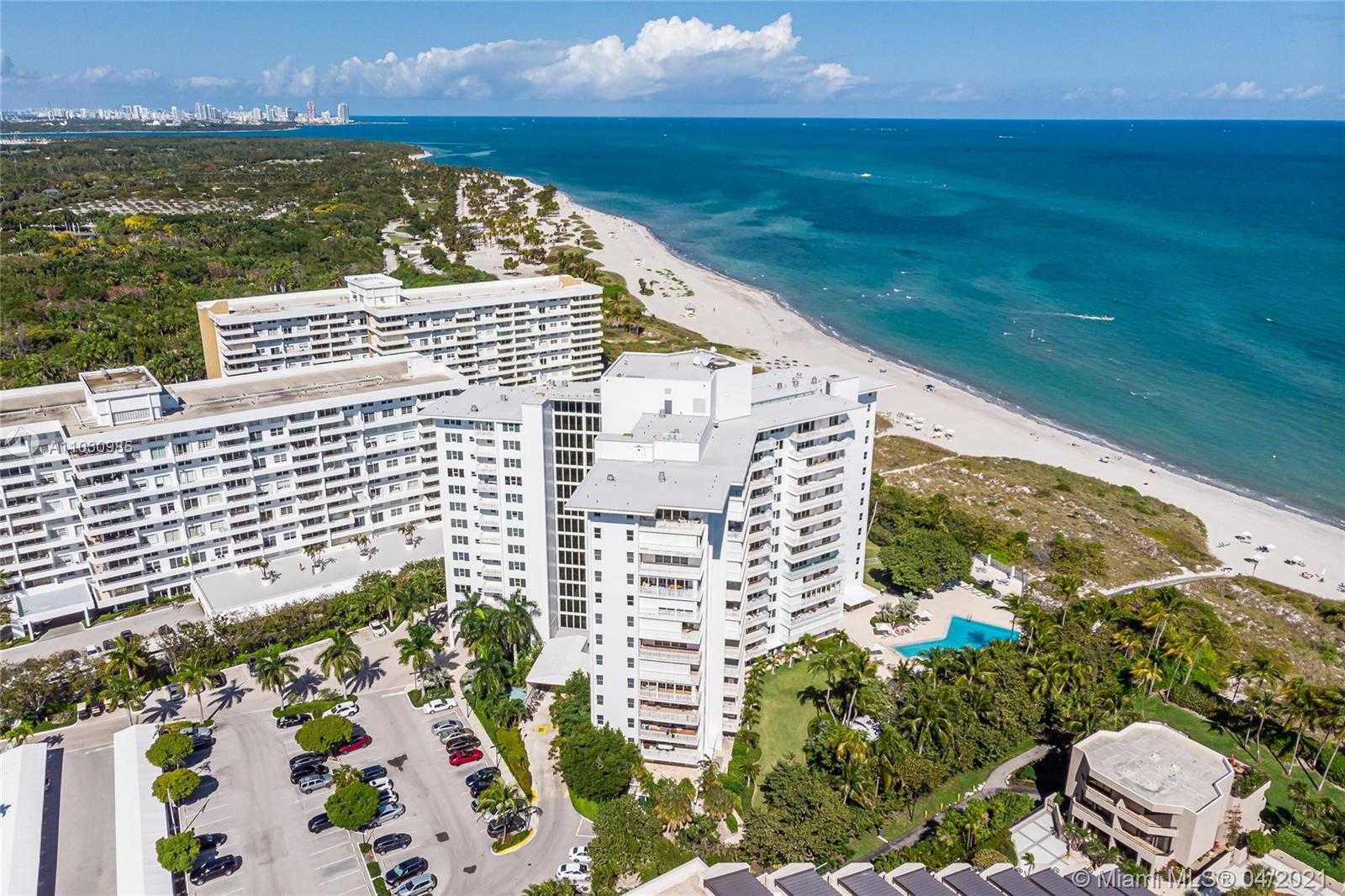 Small Image of 200 OCEAN LANE DR #PA2/4, Key Biscayne Number 42