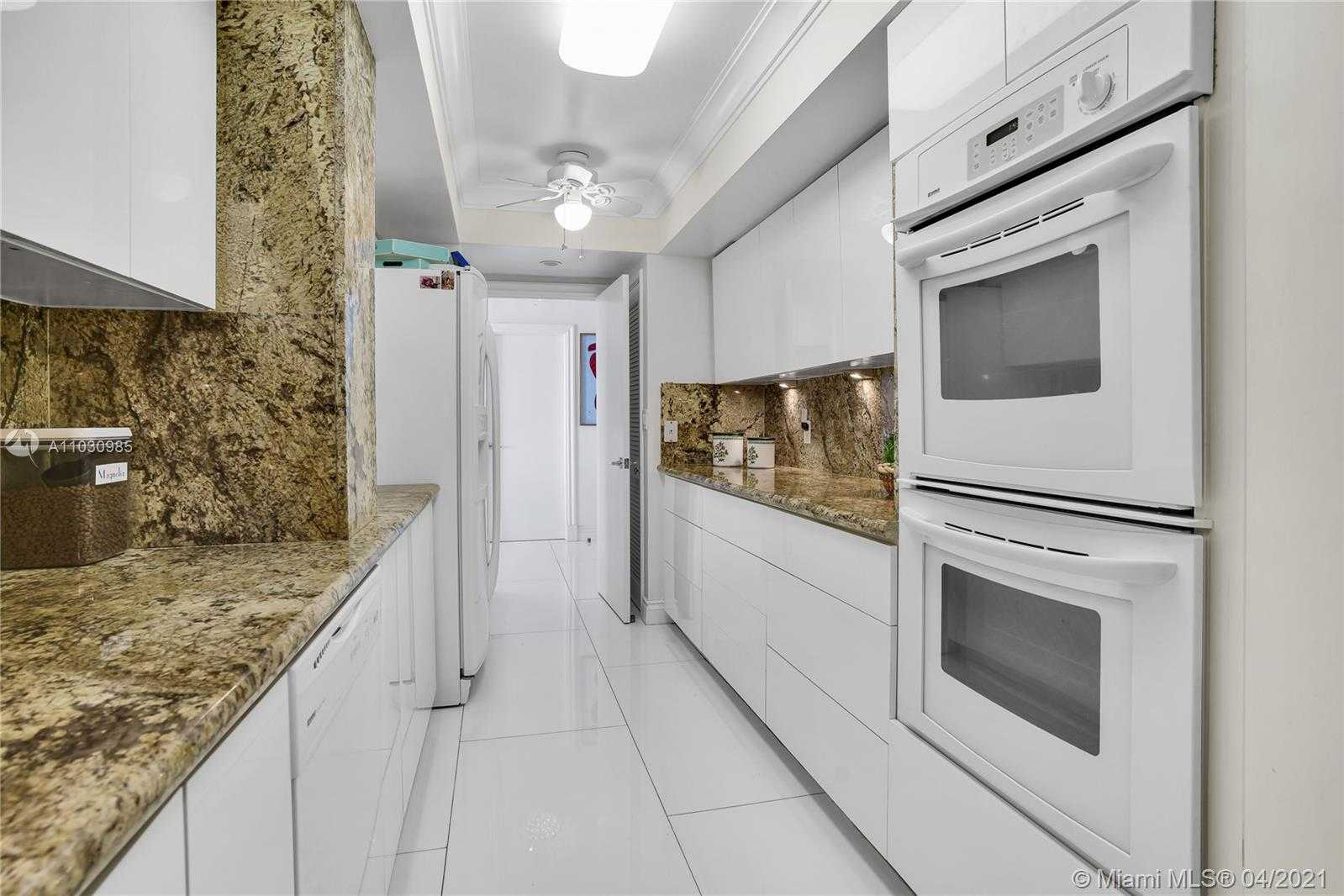 Small Image of 200 OCEAN LANE DR #PA2/4, Key Biscayne Number 9