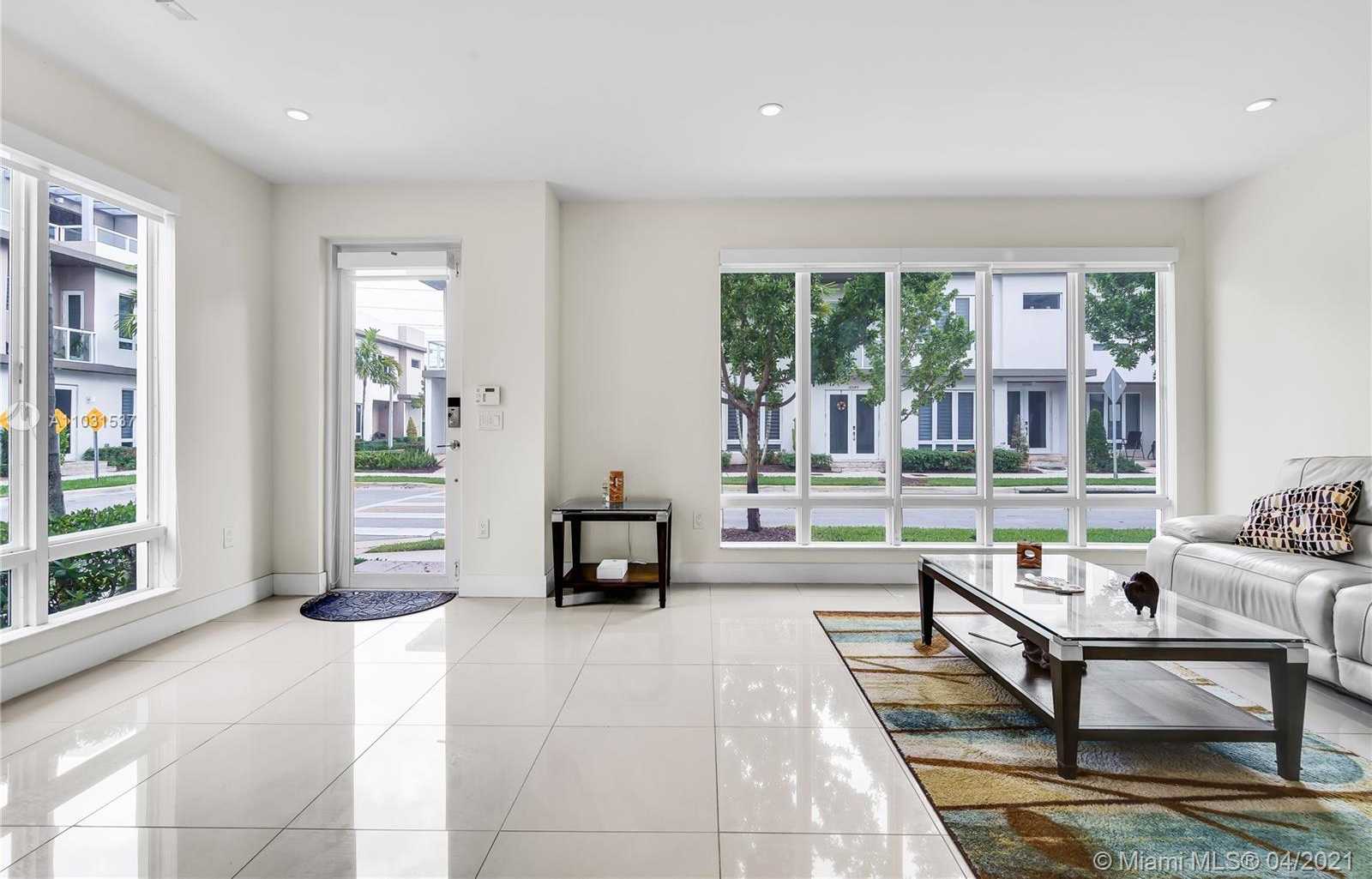 Small Image of 10535 NORTH WEST 63RD TER, Doral Number 3