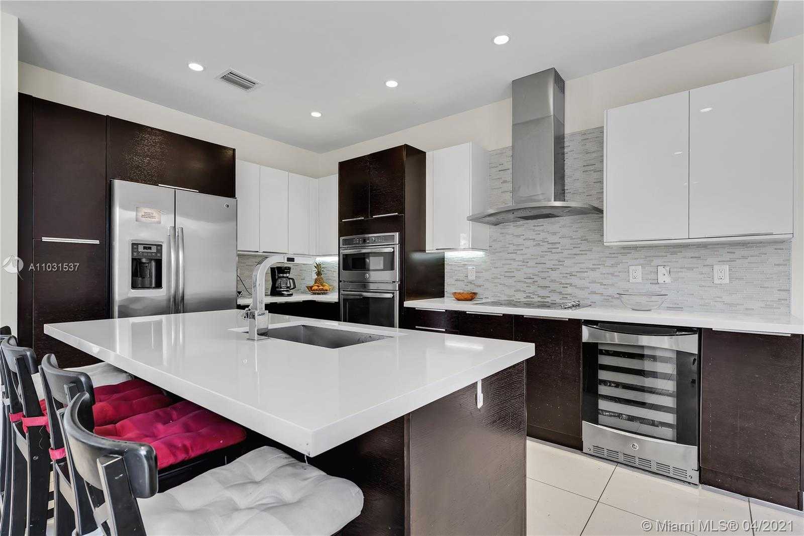 Small Image of 10535 NORTH WEST 63RD TER, Doral Number 5