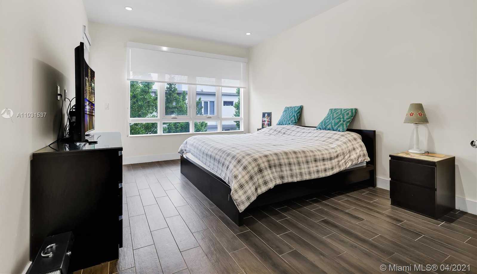 Small Image of 10535 NORTH WEST 63RD TER, Doral Number 7