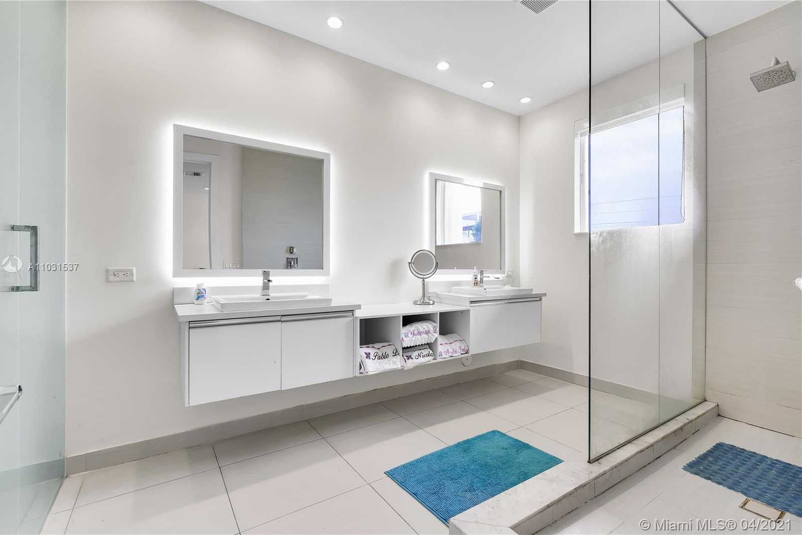Small Image of 10535 NORTH WEST 63RD TER, Doral Number 8