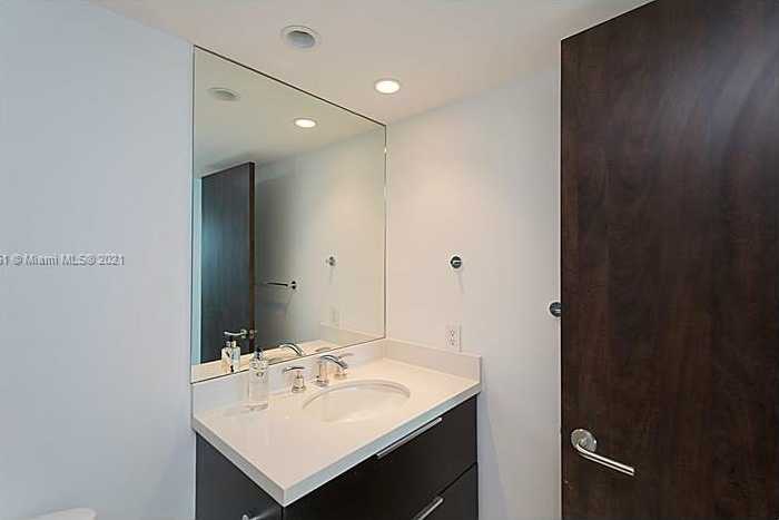 Small Image of 400 SOUTH POINTE DR #1007, Miami Beach Number 12