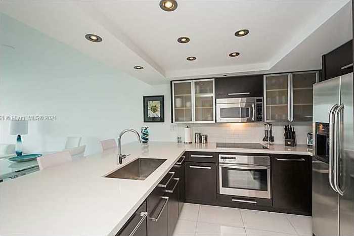 Small Image of 400 SOUTH POINTE DR #1007, Miami Beach Number 5