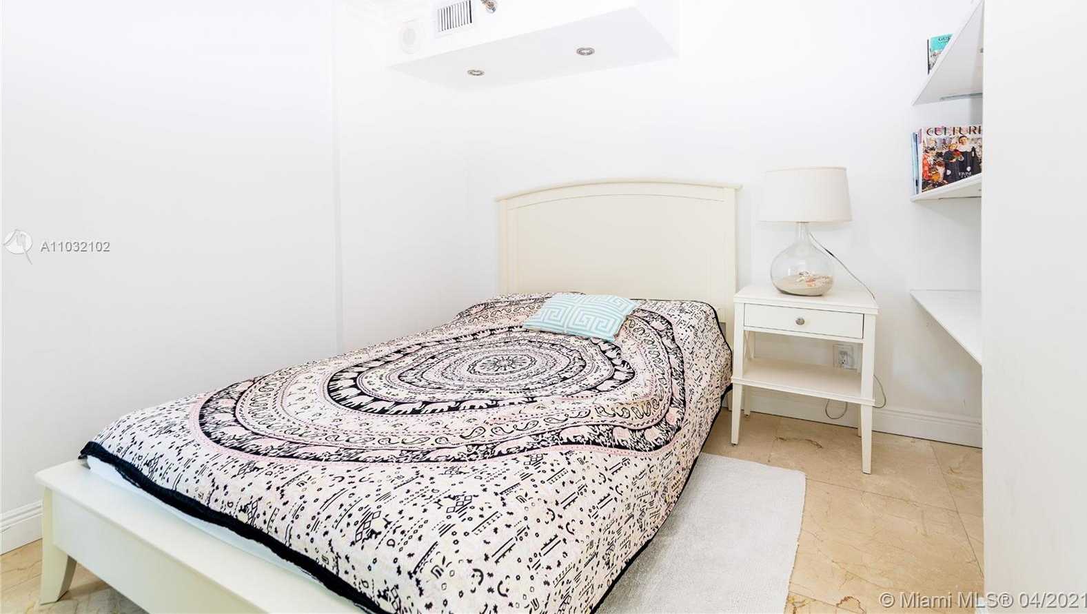 Small Image of 400 SOUTH POINTE DR #1205, Miami Beach Number 12