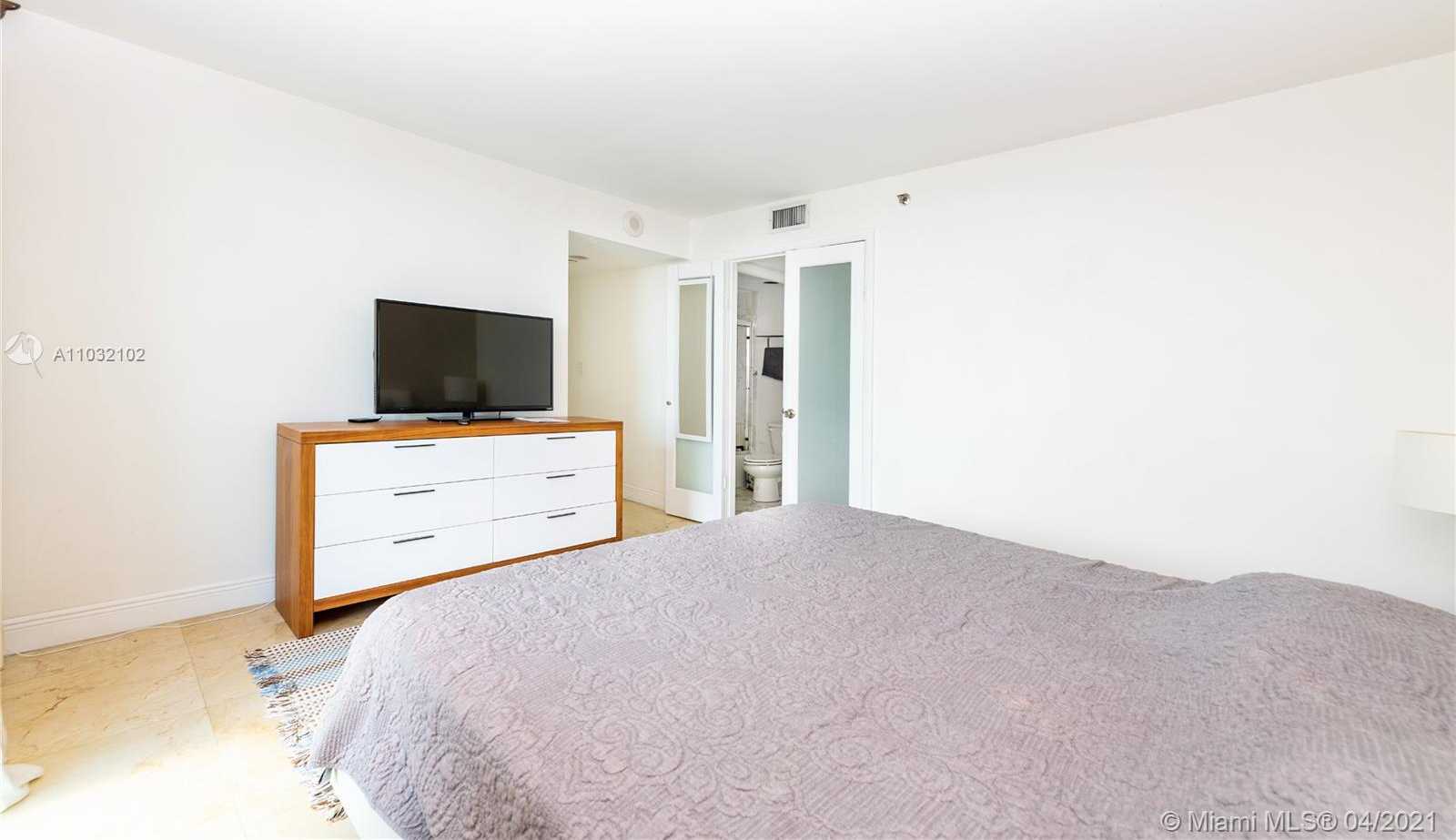 Small Image of 400 SOUTH POINTE DR #1205, Miami Beach Number 16