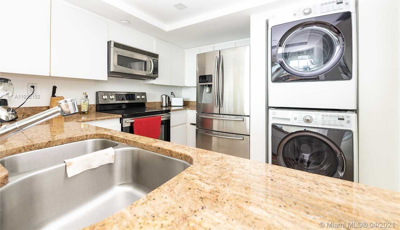 Small Image of 400 SOUTH POINTE DR #1205, Miami Beach Number 25