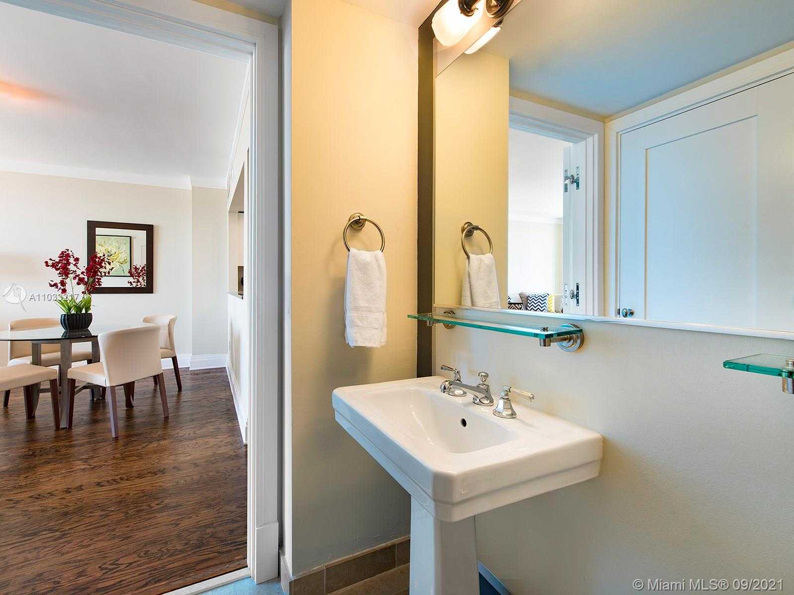 Small Image of 1500 OCEAN DR #1210, Miami Beach Number 10
