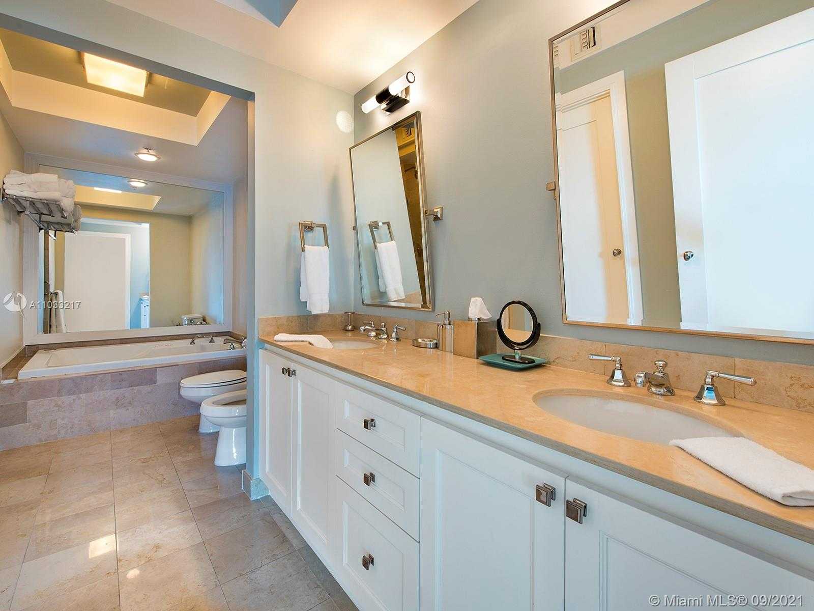 Small Image of 1500 OCEAN DR #1210, Miami Beach Number 12