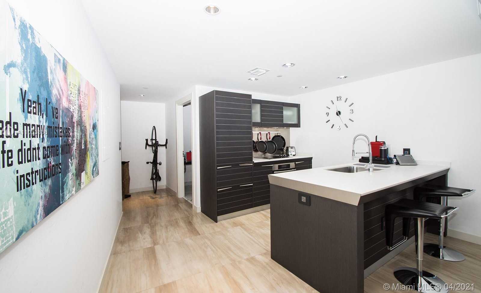 Small Image of 200 BISCAYNE BOULEVARD WAY #3806, Miami Number 7