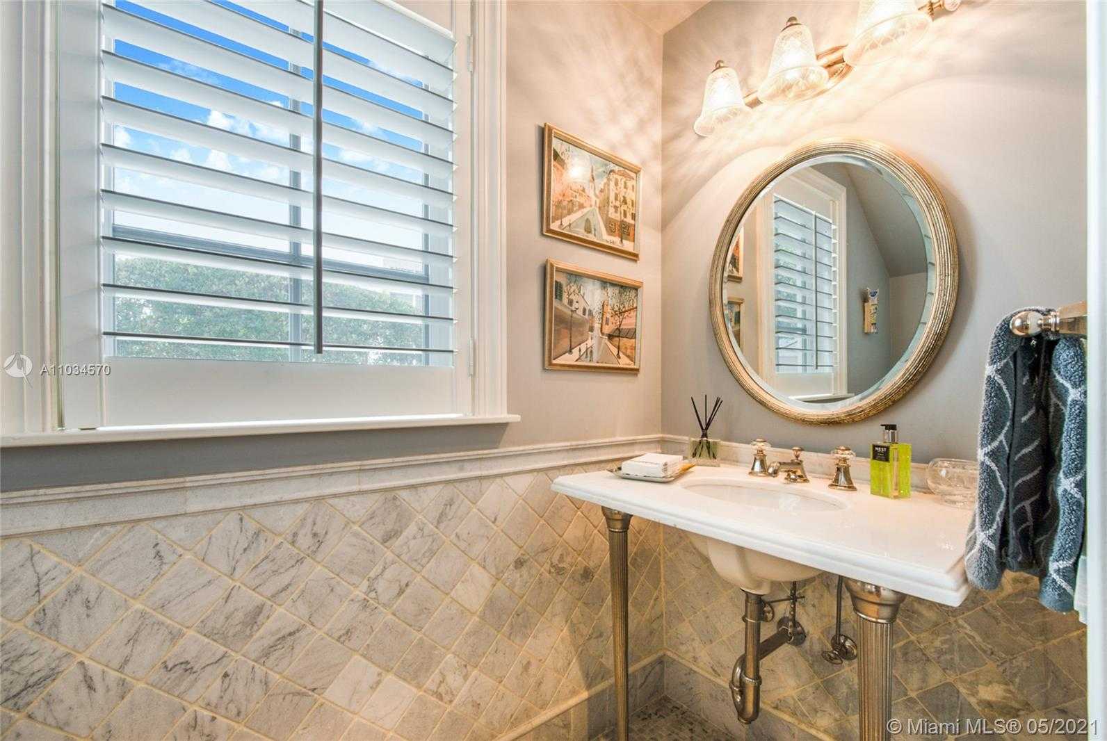 Small Image of 1119 CAMPO SANO AVE #4, Coral Gables Number 18