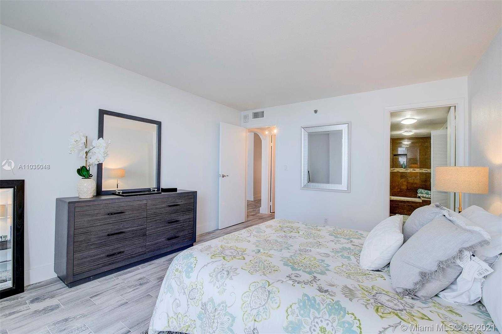 Small Image of 2401 COLLINS AVE #1410, Miami Beach Number 13
