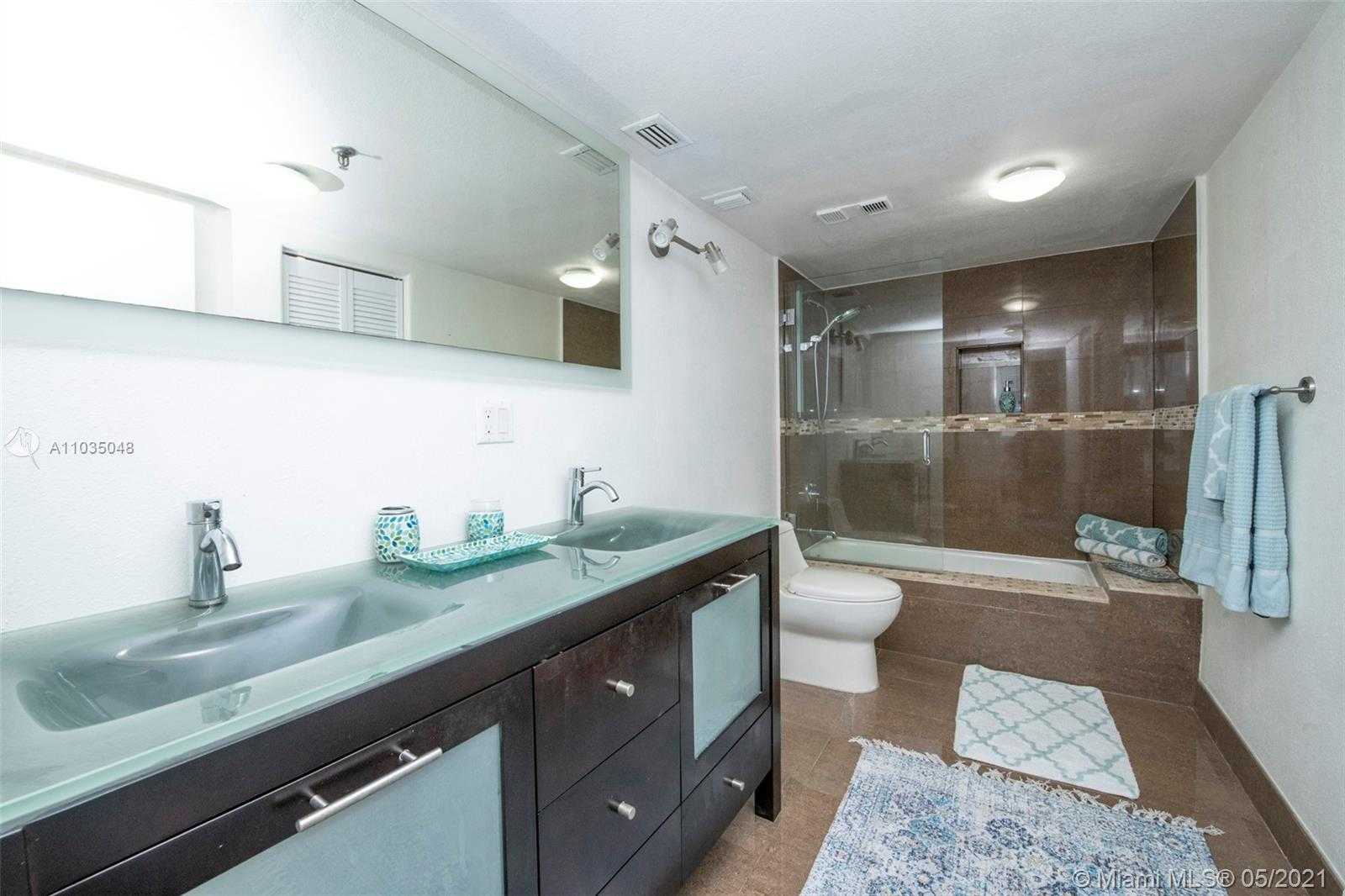 Small Image of 2401 COLLINS AVE #1410, Miami Beach Number 14
