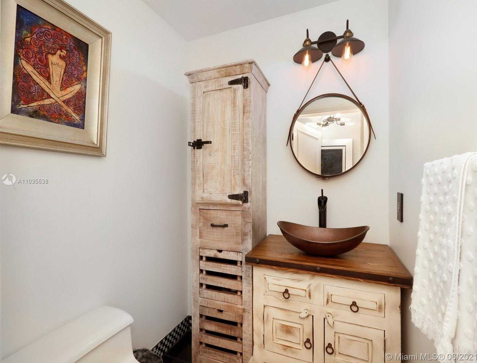 Small Image of 614 VALENCIA AVE #103, Coral Gables Number 12