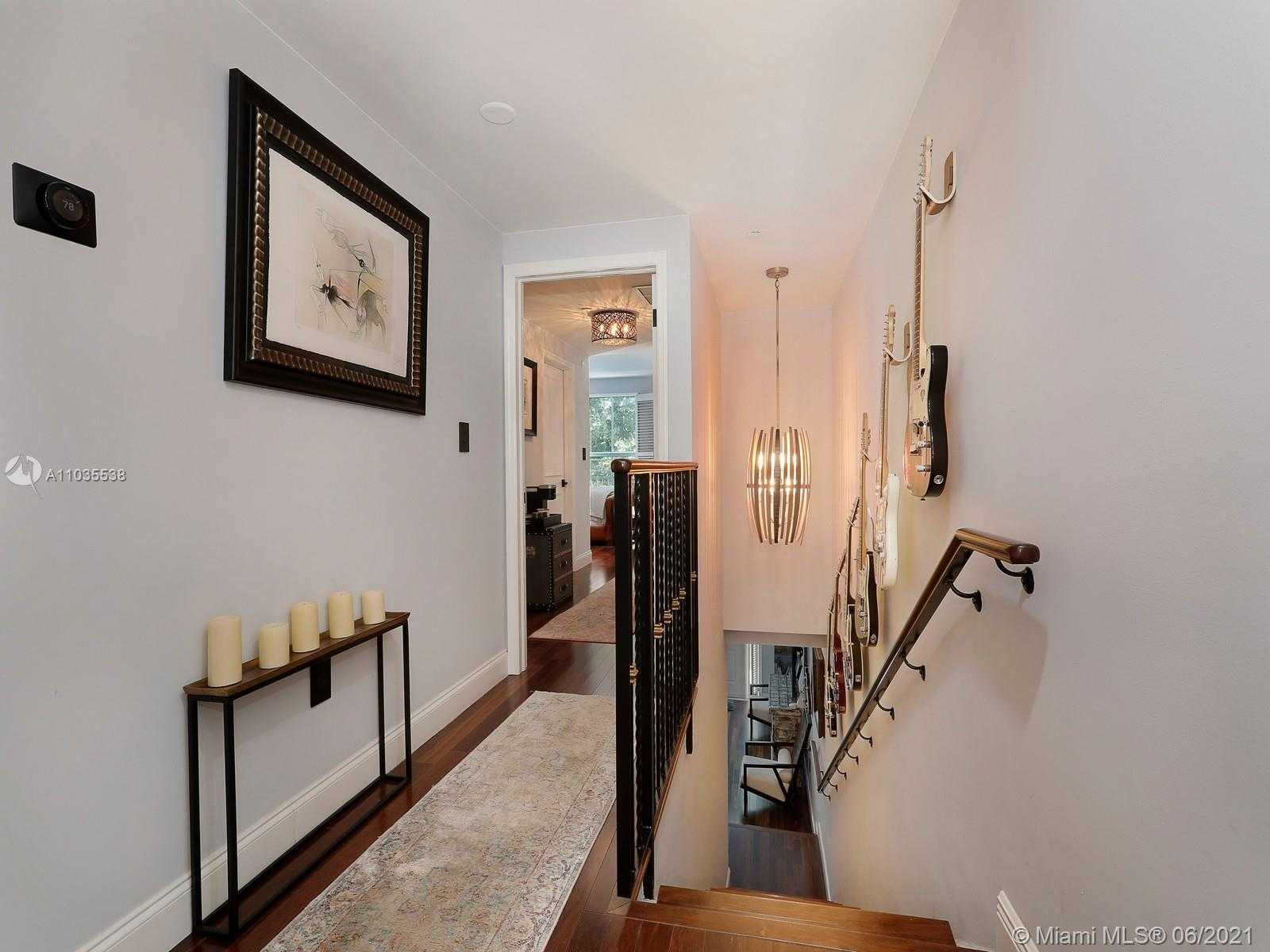 Small Image of 614 VALENCIA AVE #103, Coral Gables Number 16