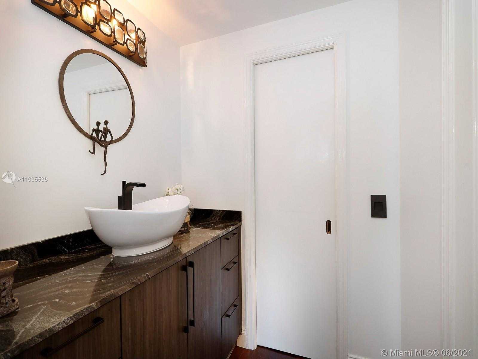 Small Image of 614 VALENCIA AVE #103, Coral Gables Number 24
