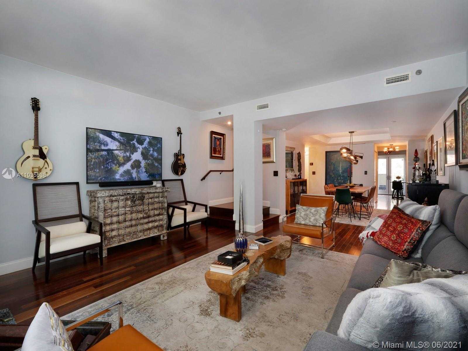 Small Image of 614 VALENCIA AVE #103, Coral Gables Number 3