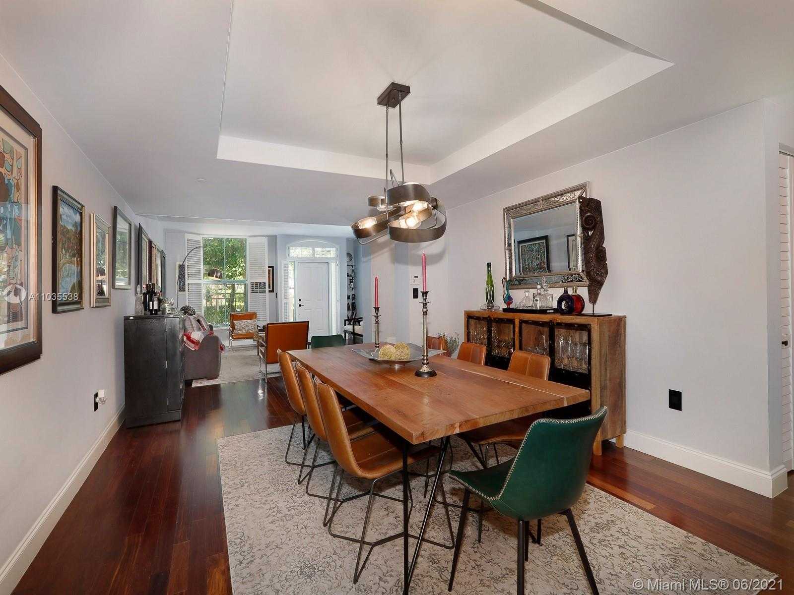 Small Image of 614 VALENCIA AVE #103, Coral Gables Number 7