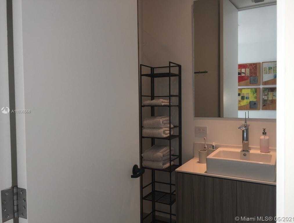 Small Image of 101 SUNRISE DR #404, Key Biscayne Number 2