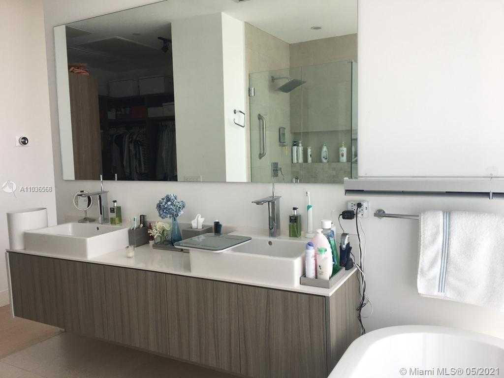 Small Image of 101 SUNRISE DR #404, Key Biscayne Number 31