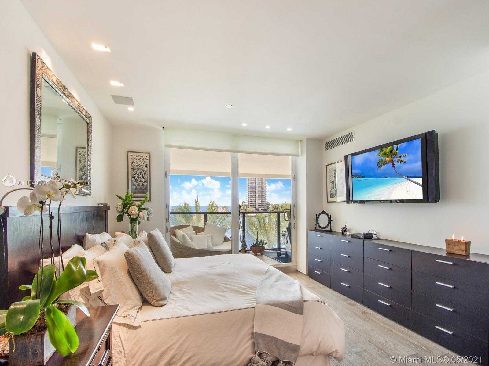 Small Image of 3535 HIAWATHA AVE #304, Miami Number 14