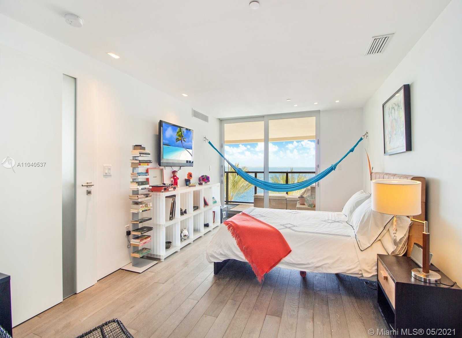 Small Image of 3535 HIAWATHA AVE #304, Miami Number 18