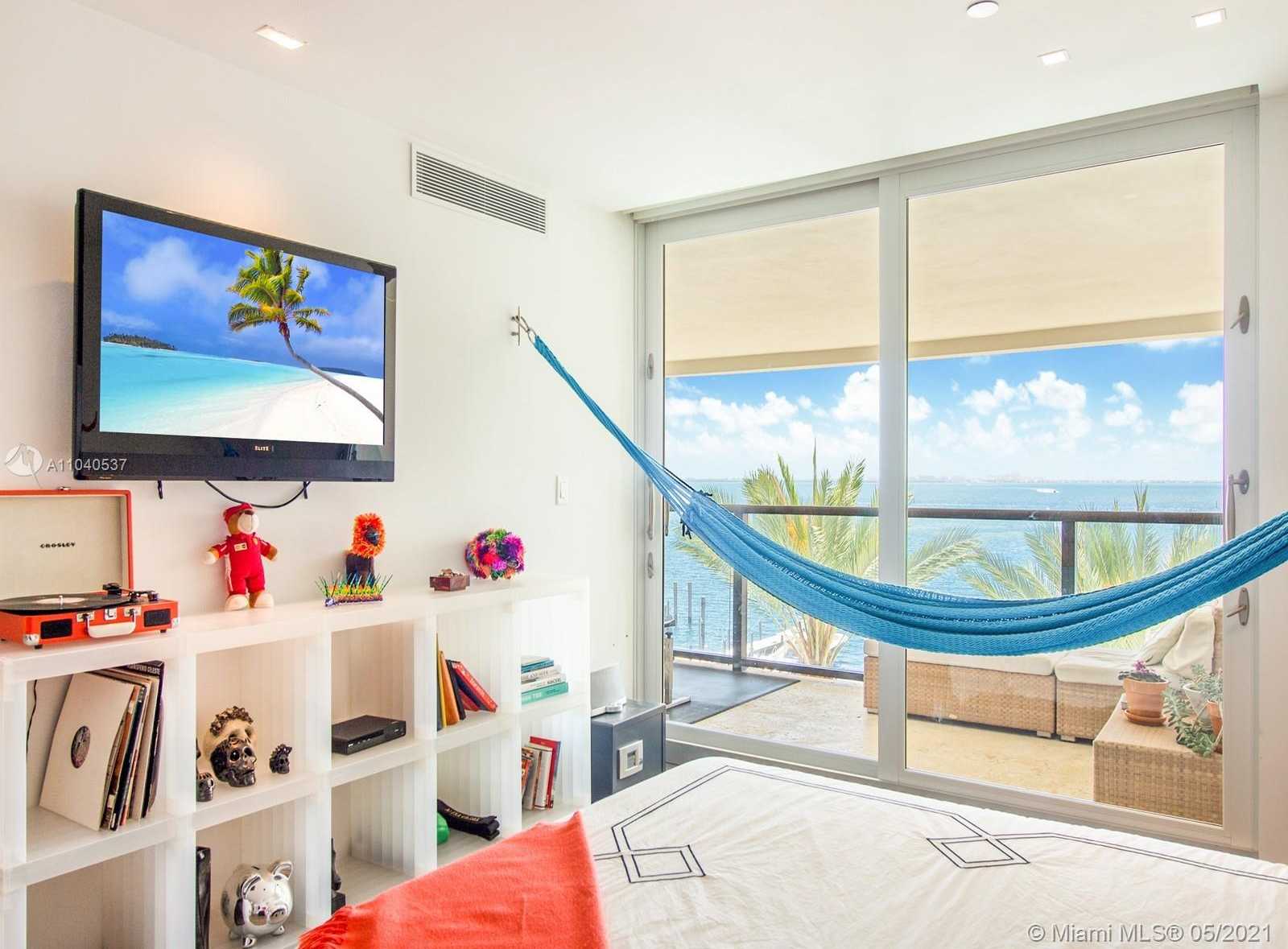 Small Image of 3535 HIAWATHA AVE #304, Miami Number 19