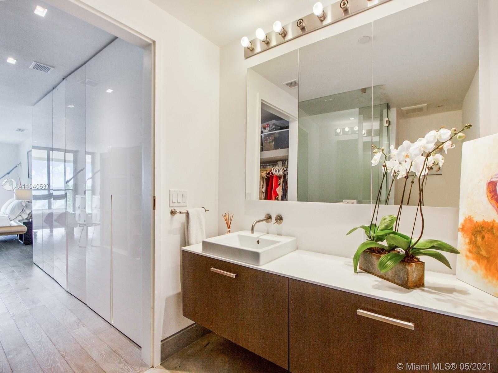 Small Image of 3535 HIAWATHA AVE #304, Miami Number 20